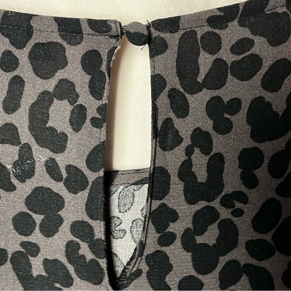 Torrid | Black Gray Animal Print Ruched Sleevee Blouse Top, Size 3X - Picture 8 of 10